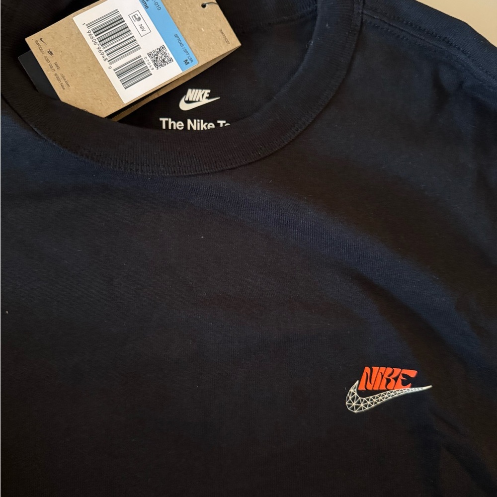 Nike long sleeves Men Med NWT ‘Swooshtopia’